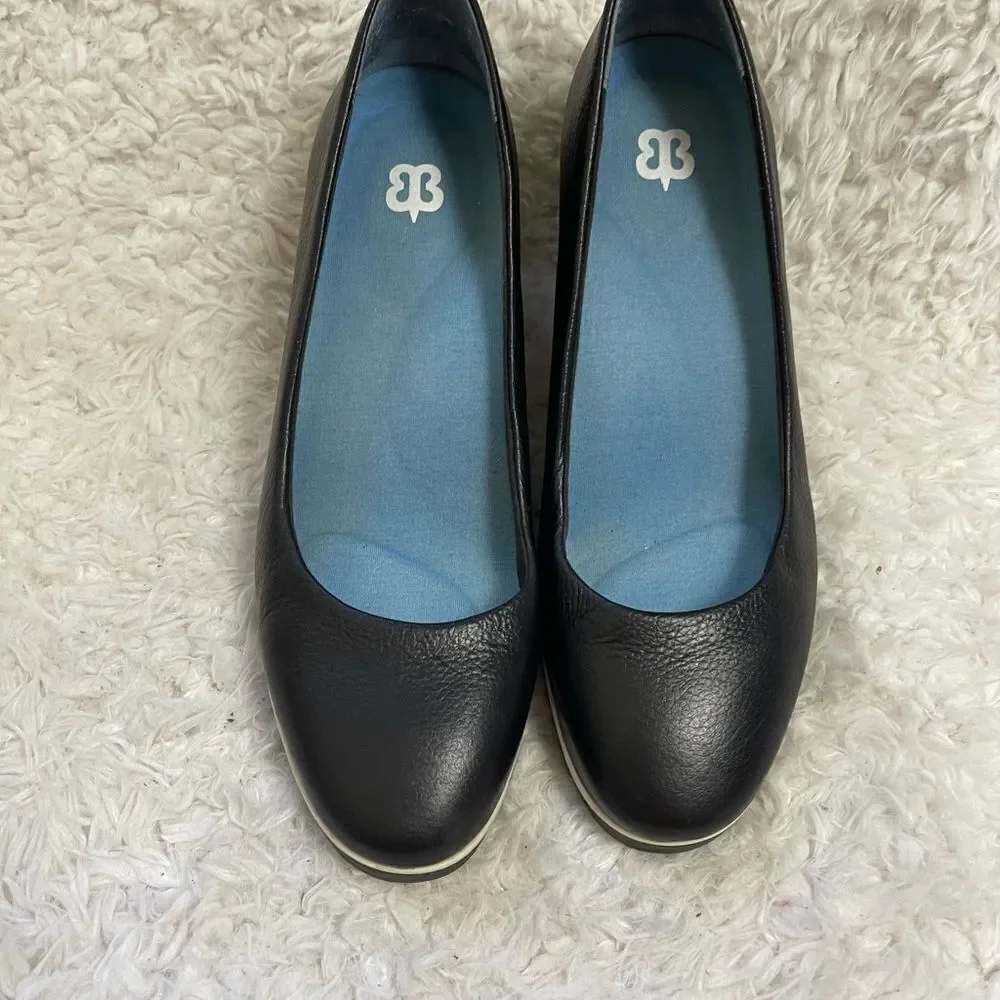 Betabrand All Weather Leather Black & White piping slip on wedge shoes SZ9